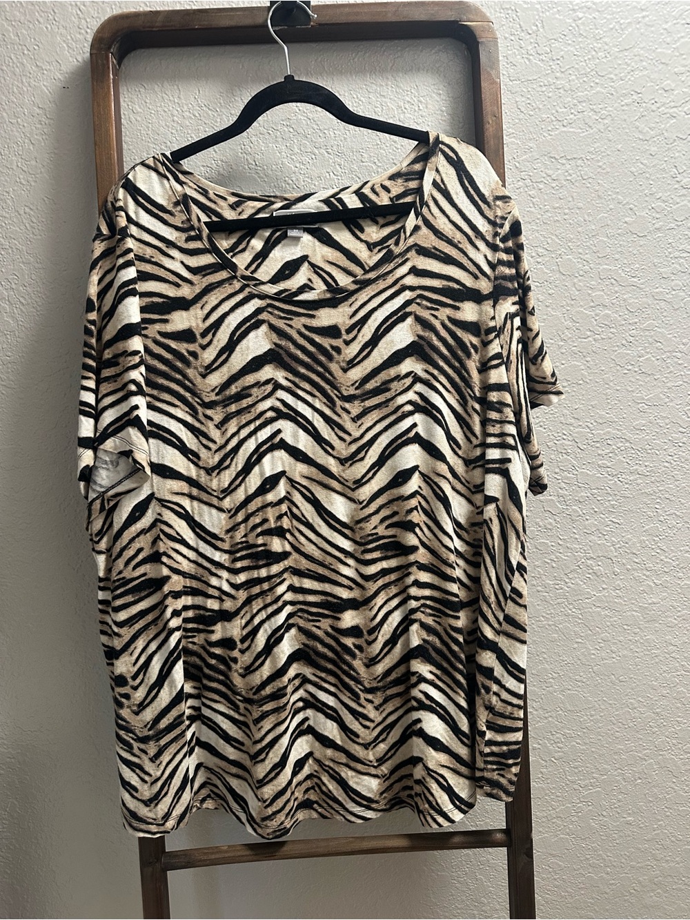 JM Collection Beige and Black Zebra-Print Long Sleeve top